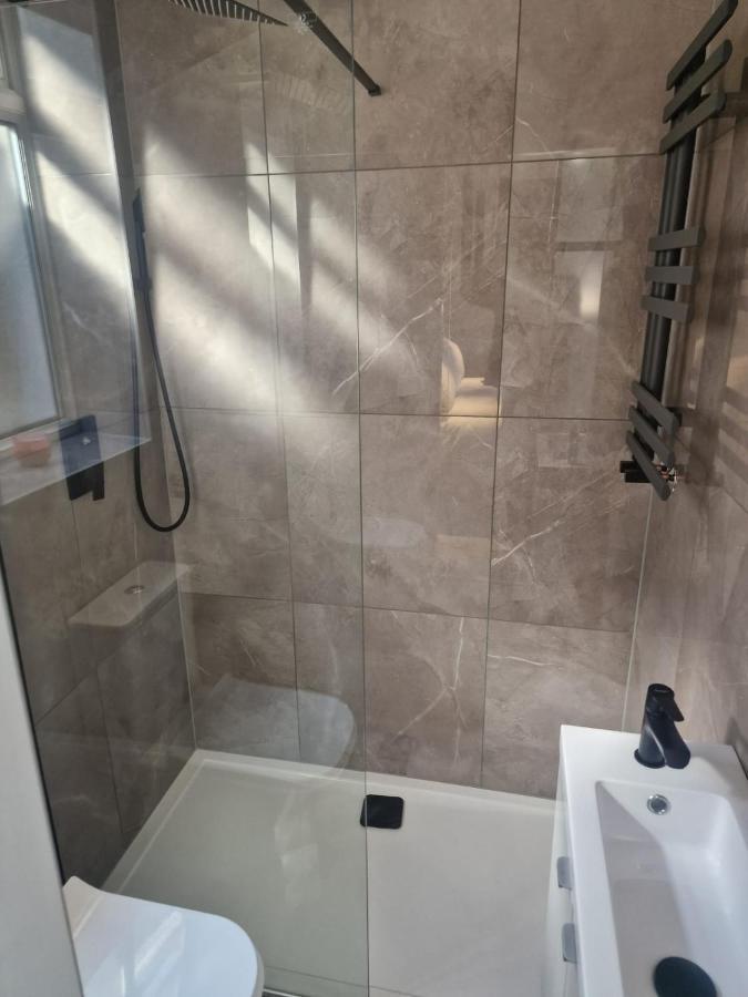 לונדון Collier'S Wood En-Suite Apartments מראה חיצוני תמונה
